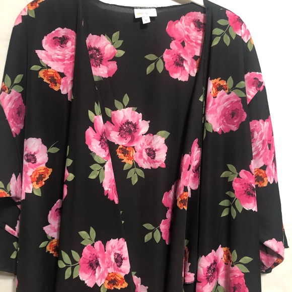 M LuLaRoe Kimono - Picture 2 of 6